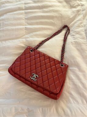 CHANEL Red flap bag